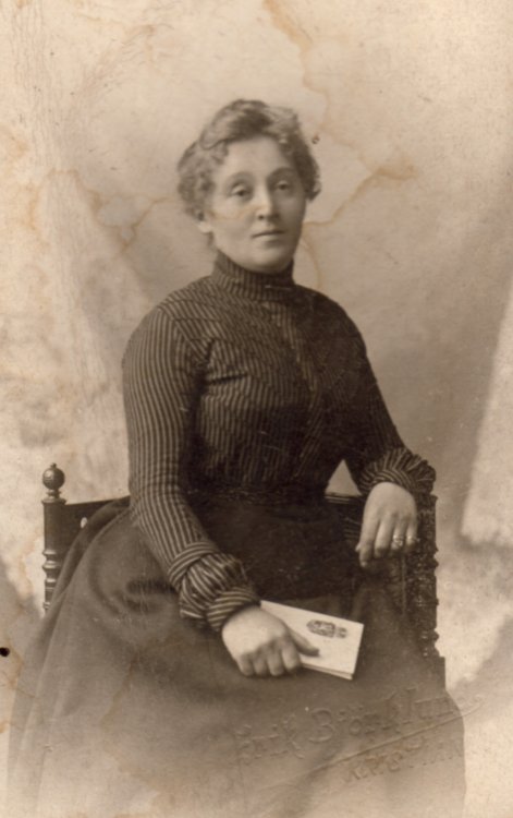 Nicoline Malmin abt 1902 kr.a.jpg