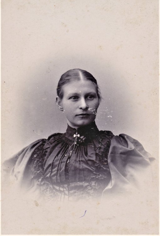 Karen Thorstensen A-1 født Mikkelsen g m Andreas.jpg
