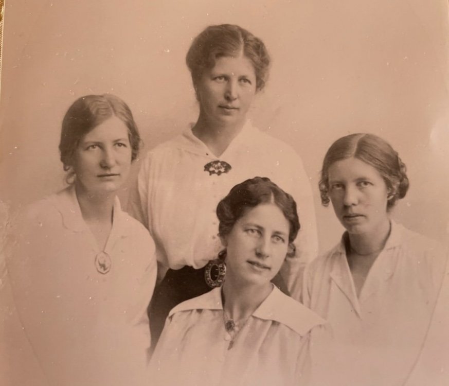 Søstrene Negaard.jpg